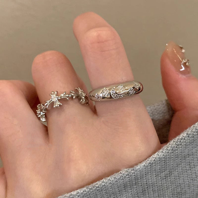 Damen zierlicher Ring mit floralen Verzierungen und funkelnden Akzenten Shop Nory