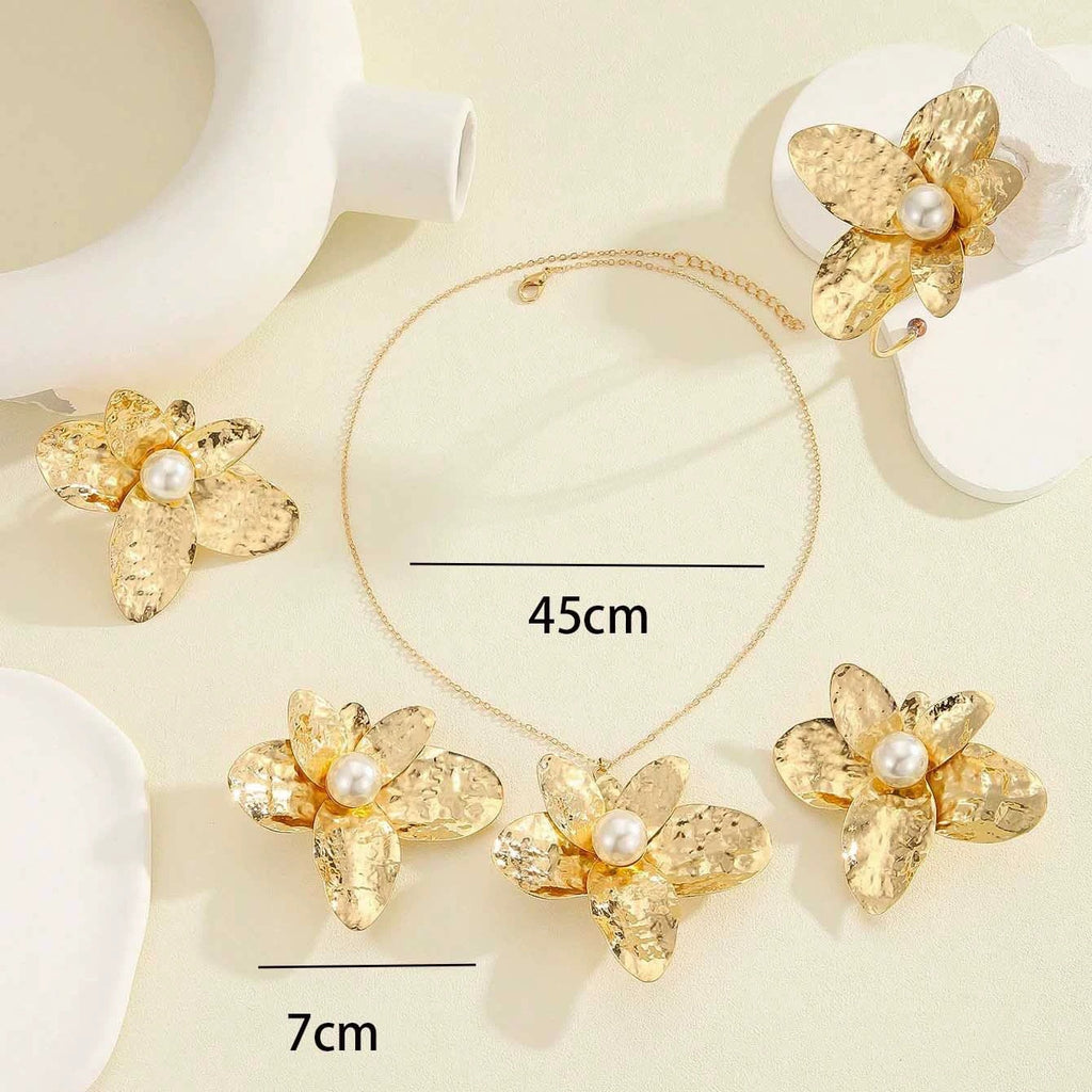 Damen Schmuckset mit floralen Anhängern und Perlenakzenten Shop Nory