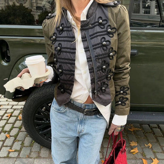 Damen Kurz geschnittener militärinspirierter Blouson mit Zierkordeln Shop Nory