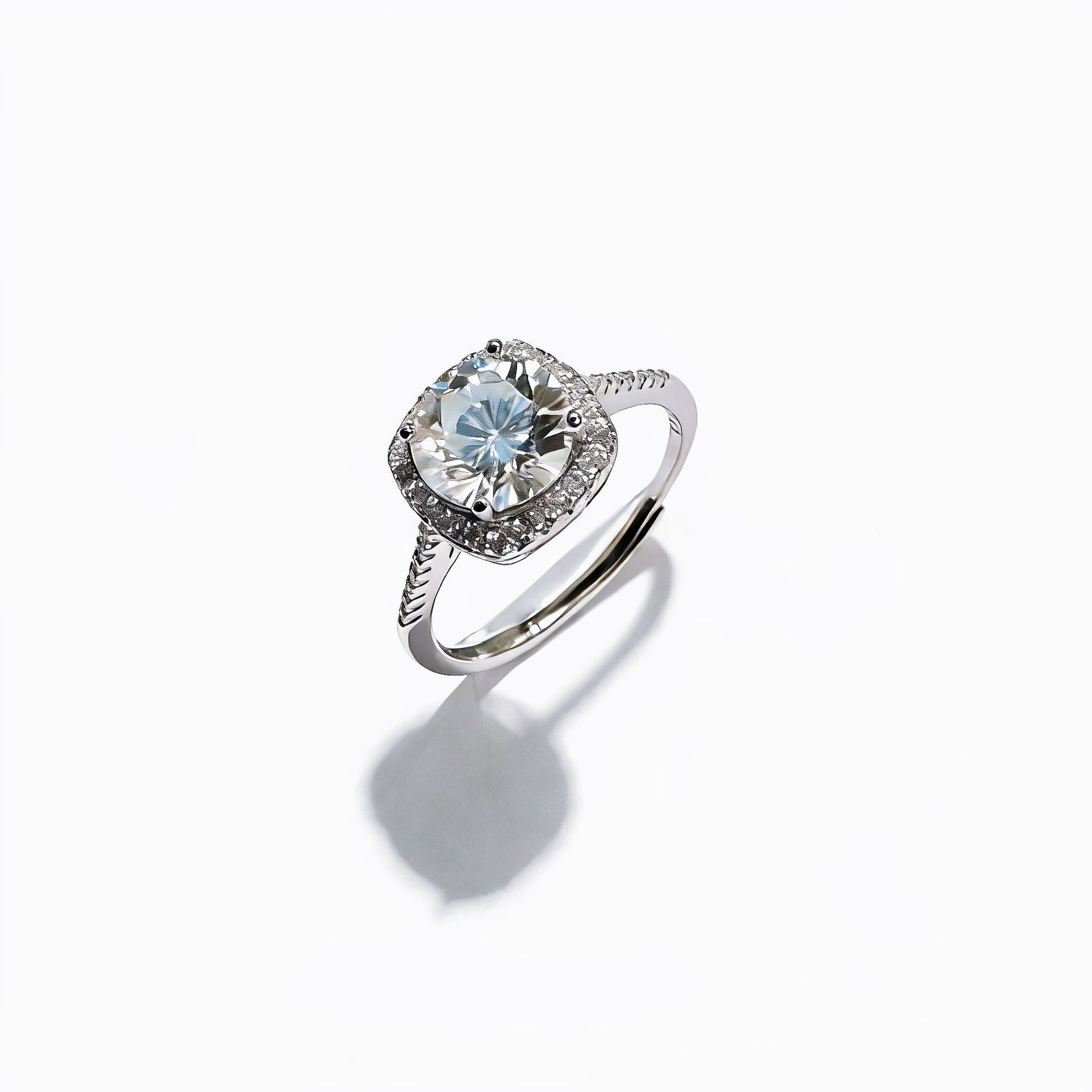 Damen Verlobungsring mit detailliertem Zirkonia-Anhänger und feinem Band Shop Nory