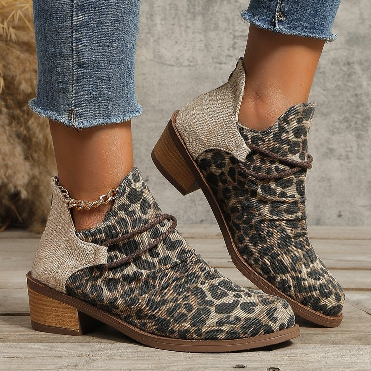 Damen Kurzstiefelette mit Leoparden-Print, Canvas-Obermaterial, dekorativem Flechtriemen und niedrigem Blockabsatz Shop Nory