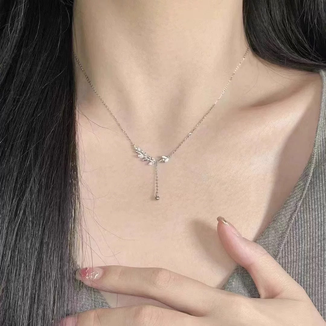 Damen Y-Halskette mit filigranem Blattdesign und funkelnden Zirkonia Shop Nory