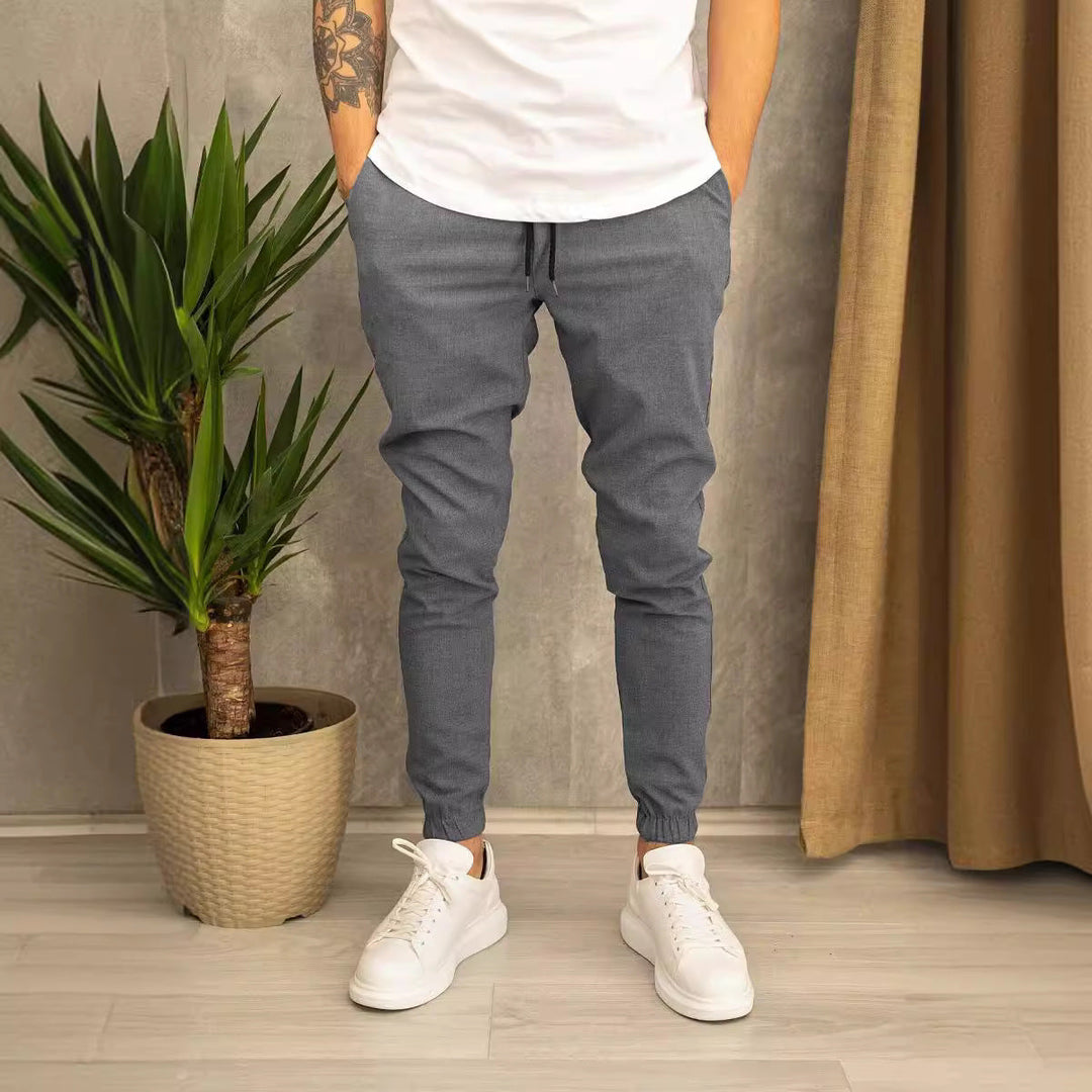 Herren Slim-Fit Jogginghose mit elastischem Bund und praktischen Seitenklapptaschen