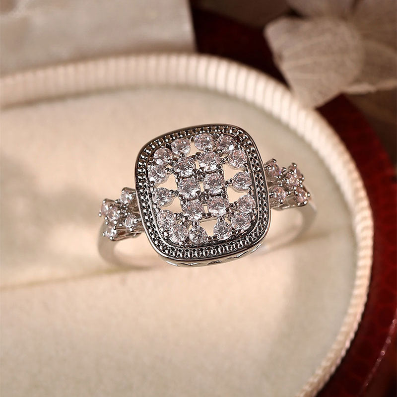 Damen Funkelnder Ring mit kunstvollem Design und luxuriösem Kristallbesatz Shop Nory