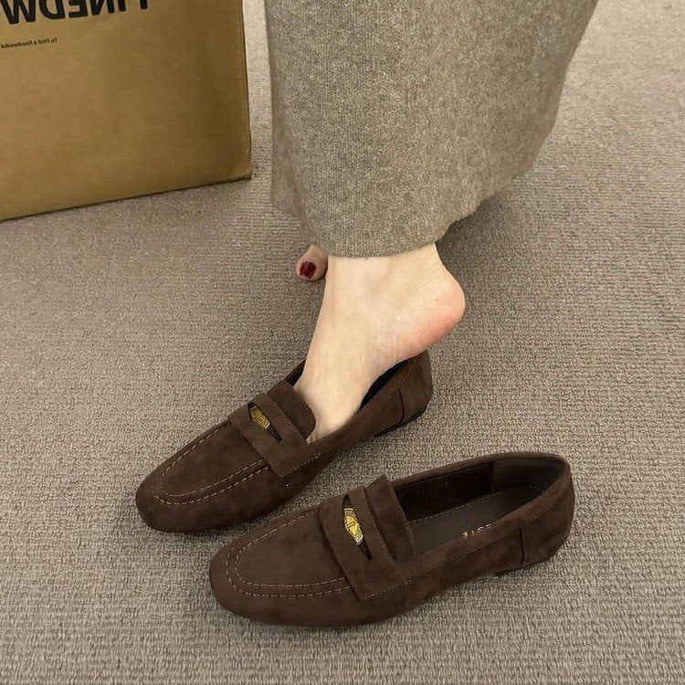 Damen Mokassins mit weichem Wildleder und elegantem Riemenverschluss