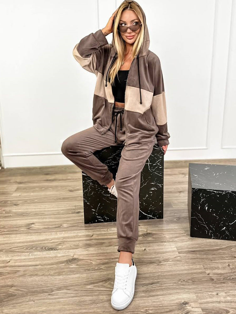 Damen kuscheliger Velours-Zweiteiler Trainingsanzug mit Reißverschluss-Kapuze und hochgeschnittener Jogger Shop Nory