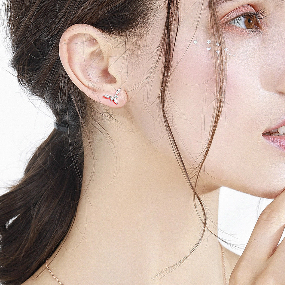 Damen Ohrstecker mit kunstvollem Design und funkelnden Zirkonia Shop Nory