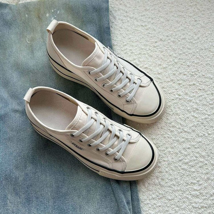 Damen modische Canvas-Sneaker mit kontrastierenden Schnürsenkeln und leichtem Sohlenprofil