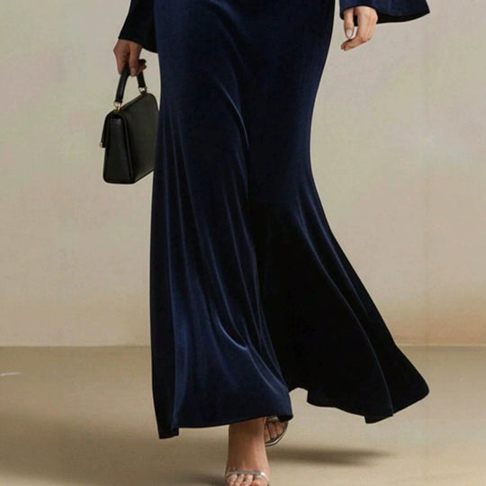 Damen Samt-Abendkleid mit Wasserfall-Ausschnitt, taillierter Silhouette und ausgestellten Trompetenärmeln Shop Nory