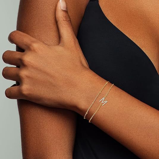 Damen Armband mit personalisiertem Initial-Anhänger und funkelndem Zirkonia Shop Nory