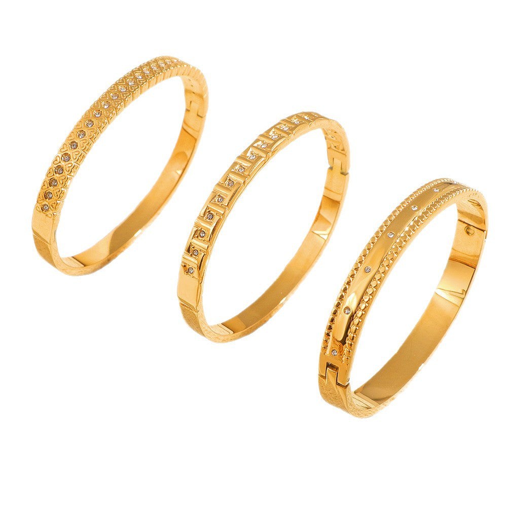 Damen Armreif mit funkelnden Zirkonia und strukturiertem Design Shop Nory