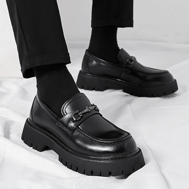 Herren Modische Loafers mit robustem Sohlenprofil und edler Schnallenverzierung