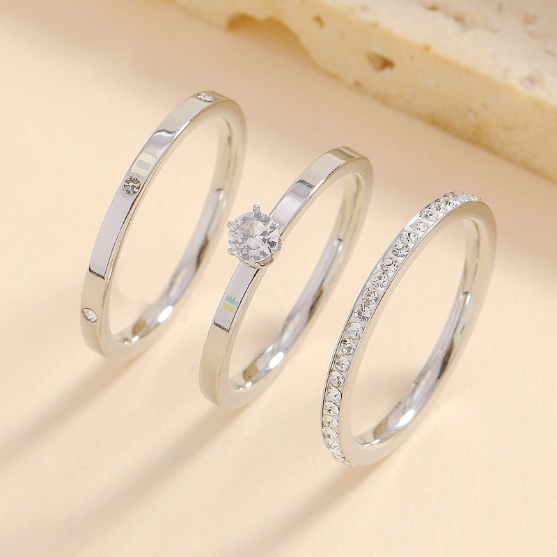 Damen Ring mit funkelndem Zirkonia-Besatz und elegantem Goldfinish Shop Nory
