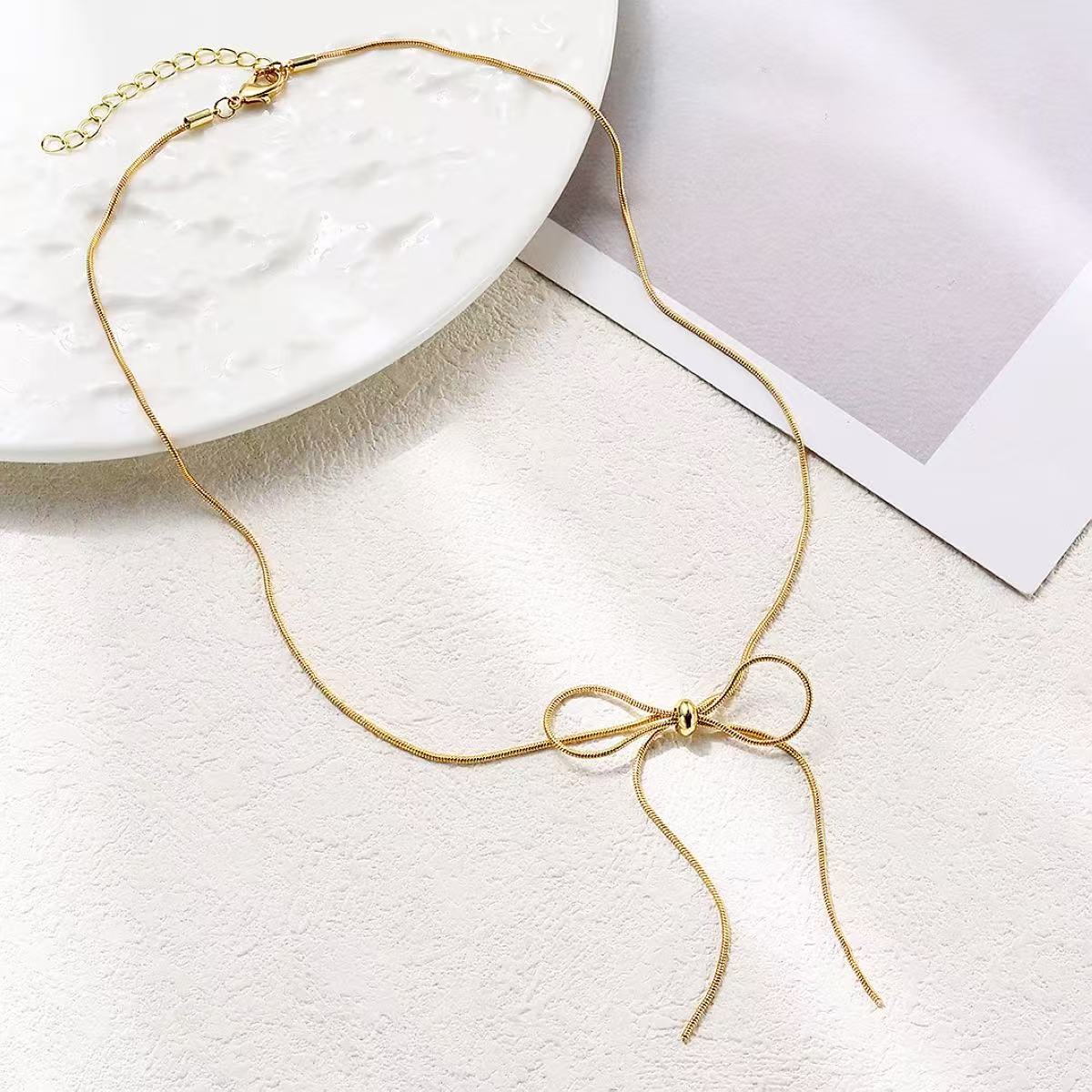 Damen Kette mit funkelndem Schleifenanhänger Shop Nory