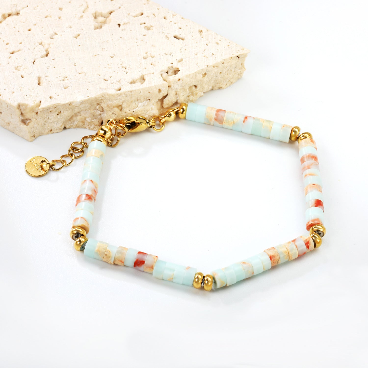 Damen Armband mit bunten Tigeraugen-Perlen und goldplattierten Akzenten Shop Nory