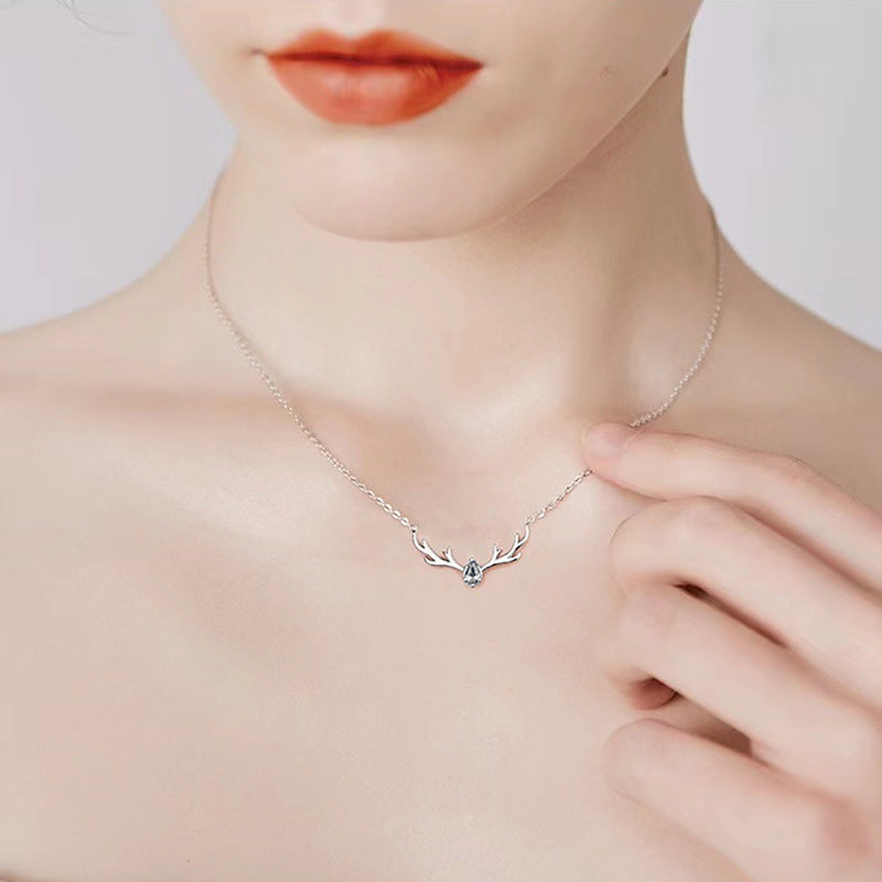 Damen Halskette mit elegantem Hirschgeweih-Anhänger und funkelndem Kristall Shop Nory