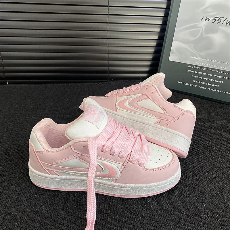 Damen Sneakers im trendigen Design mit dicker Laufsohle und aufregenden Schnürdetails