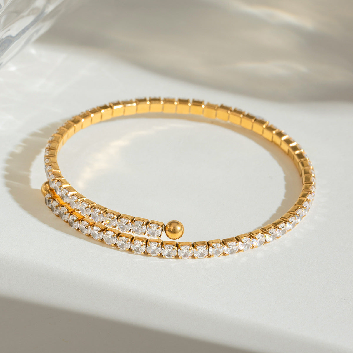 Damen Armband mit funkelnden Zirkonia und verstellbarem Design Shop Nory