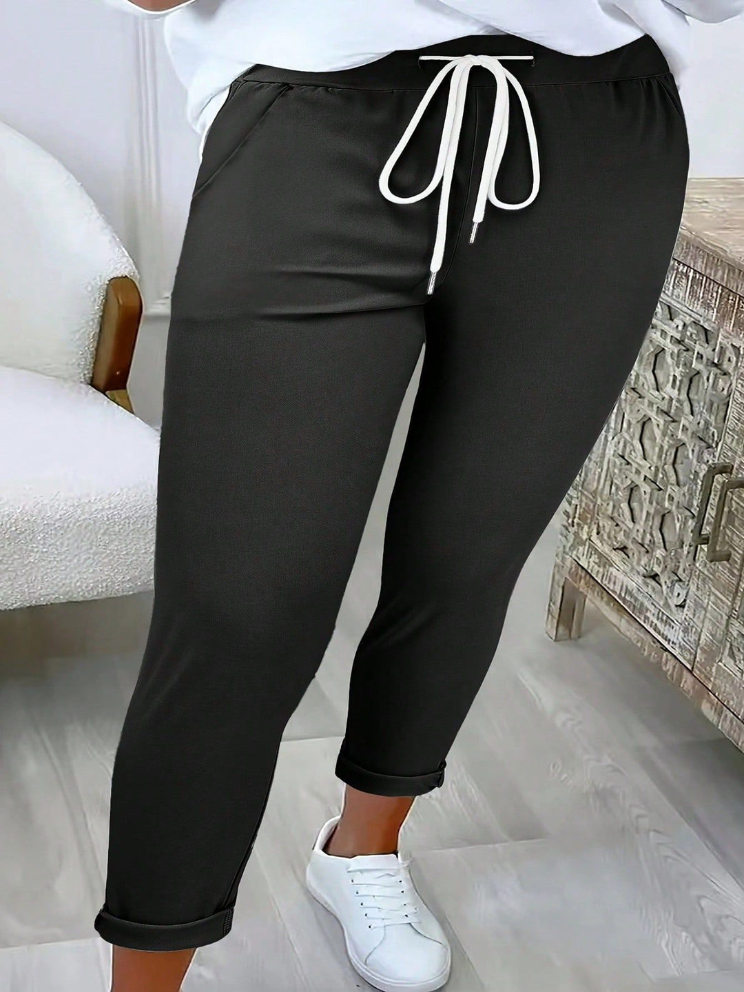 Damen Schmale Jogginghose mit hohem Komfortbund, Kordelzug und schmalem Knöchelabschluss Shop Nory