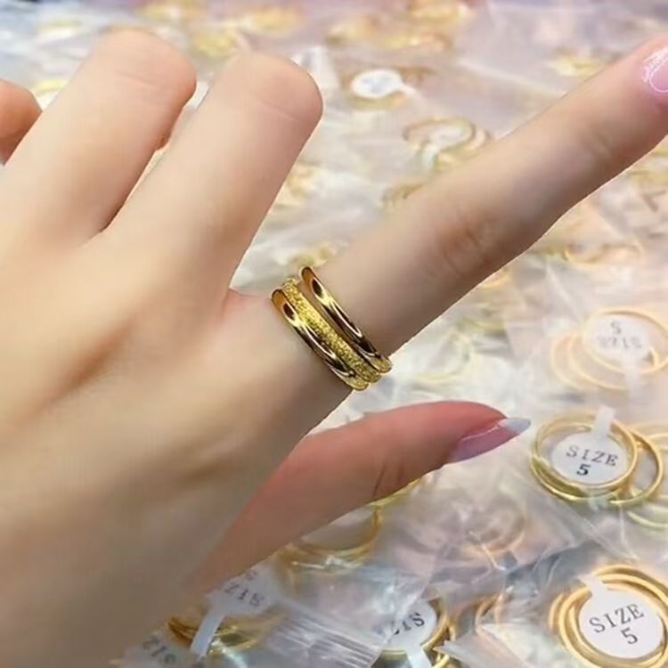 Damen Ring mit edlem, dreireihigem Design und glänzender Oberfläche Shop Nory