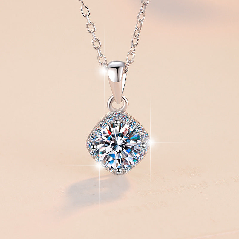 Damen Halskette mit funkelndem Kristall in elegantem Anhänger Shop Nory