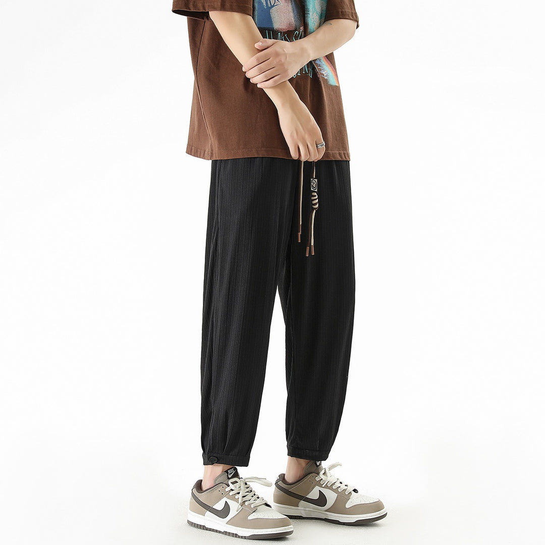 Herren Weit geschnittene Freizeithose mit Tunnelzug, feiner Rippenstruktur und geknöpften Beinbündchen Shop Nory