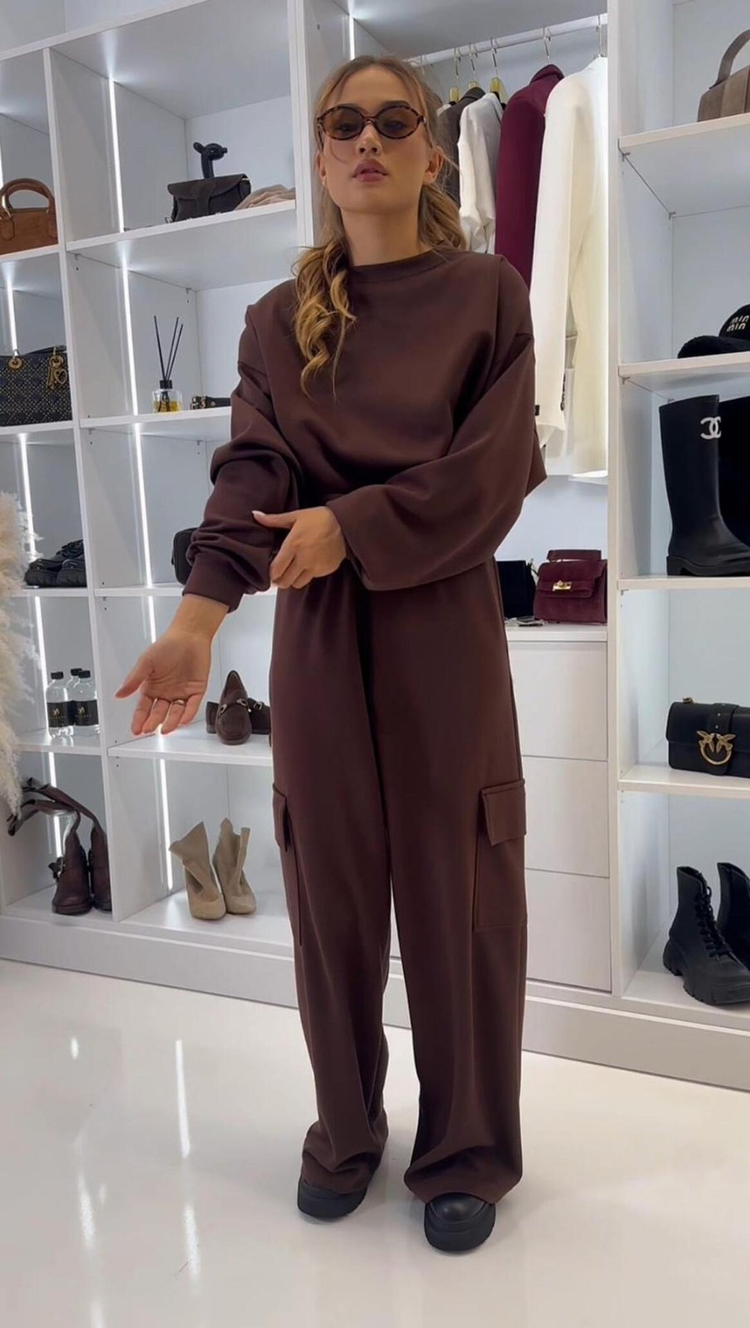 Damen kurzes Oversize-Sweatshirt mit weitem Cargo-Hose Lounge-Set Shop Nory