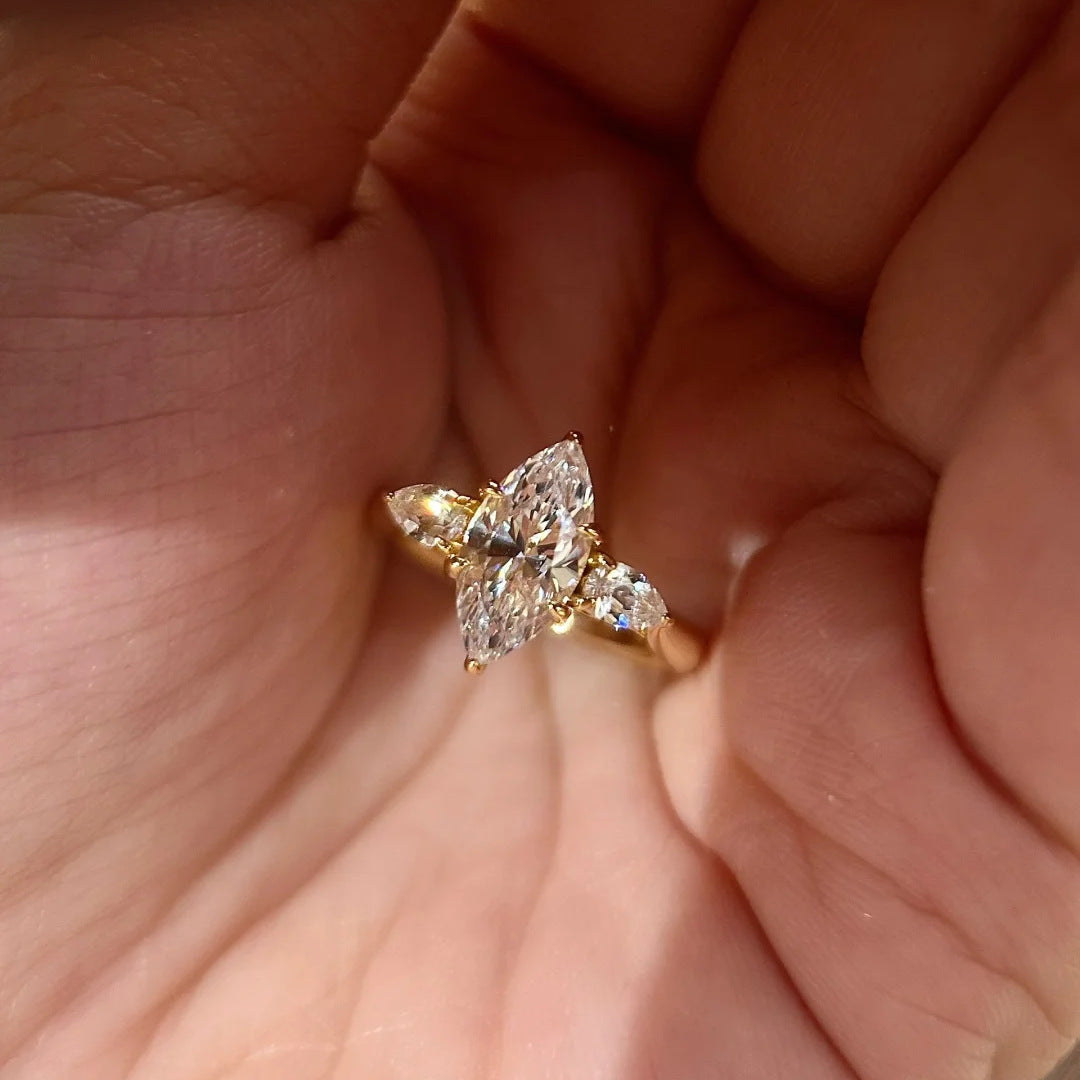 Damenring mit funkelndem Sternendesign und exquisiten Zirkonia-Steinen Shop Nory