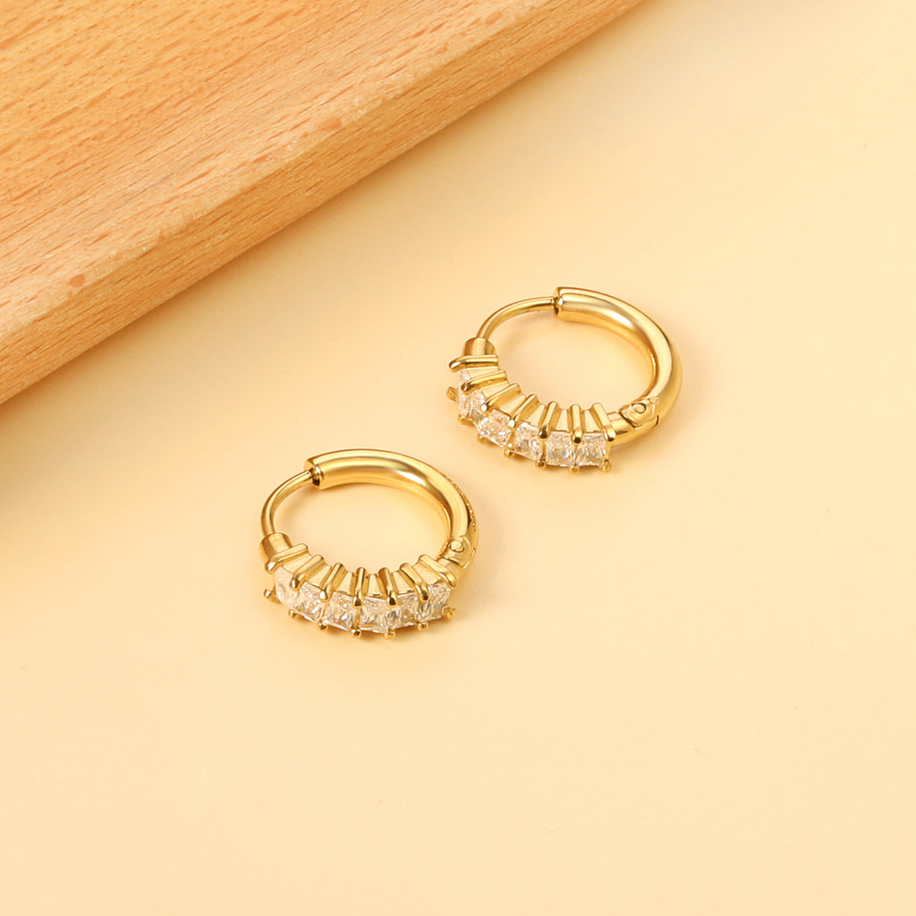Damen Creolen mit funkelnden Zirkonia und goldplattierter Oberfläche Shop Nory
