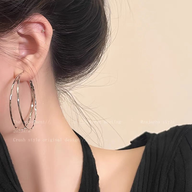 Damen Hoops mit elegantem, gewundenem Design Shop Nory