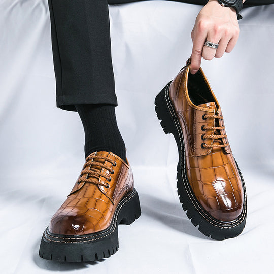 Damen Chunky Derby‑Schnürschuh mit Krokoprägung, lackiertem Kunstleder und profilierter Plateau‑Sohle Shop Nory