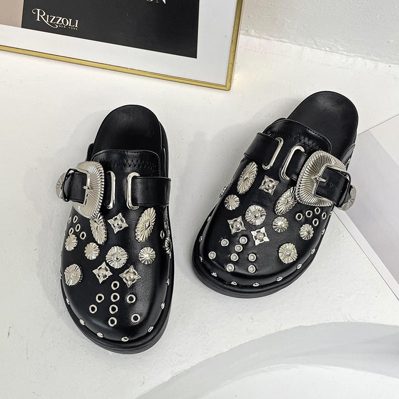 Damen nan verzierte Schlupf-Clogs mit metallischen Conchos, großer Zierschnalle und ergonomischem Fußbett