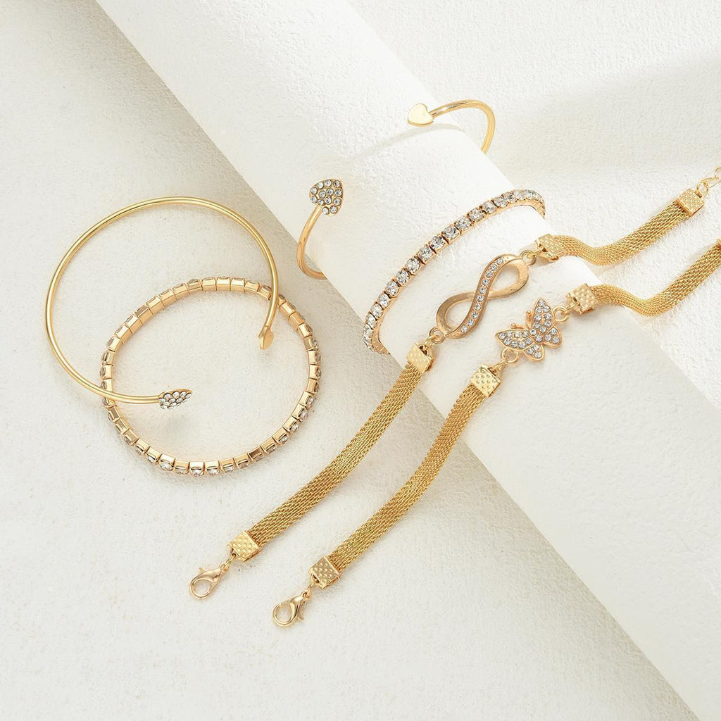 Damen Armband-Set mit funkelnden Anhängern und einzigartigen Designs Shop Nory