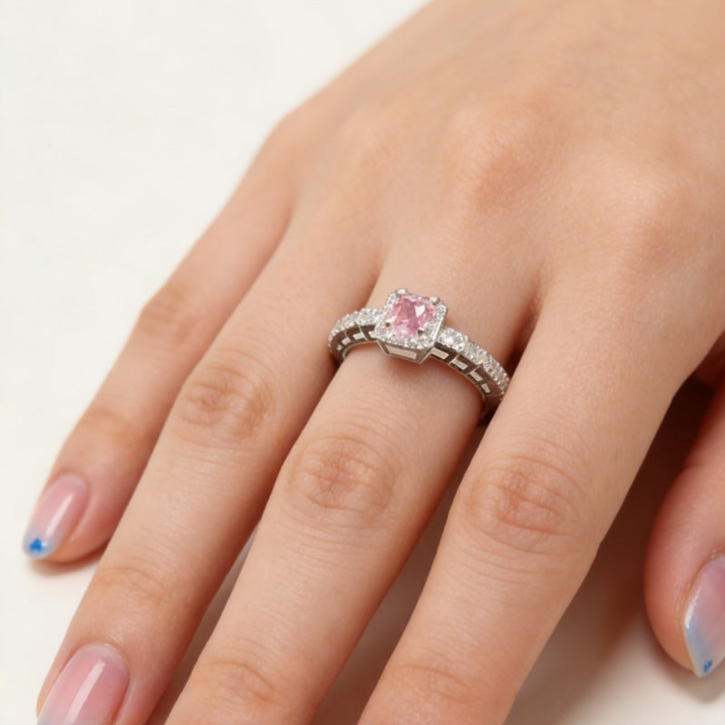 Damen Verlobungsring mit funkelndem Zirkonia und elegantem pinkem Hauptstein Shop Nory