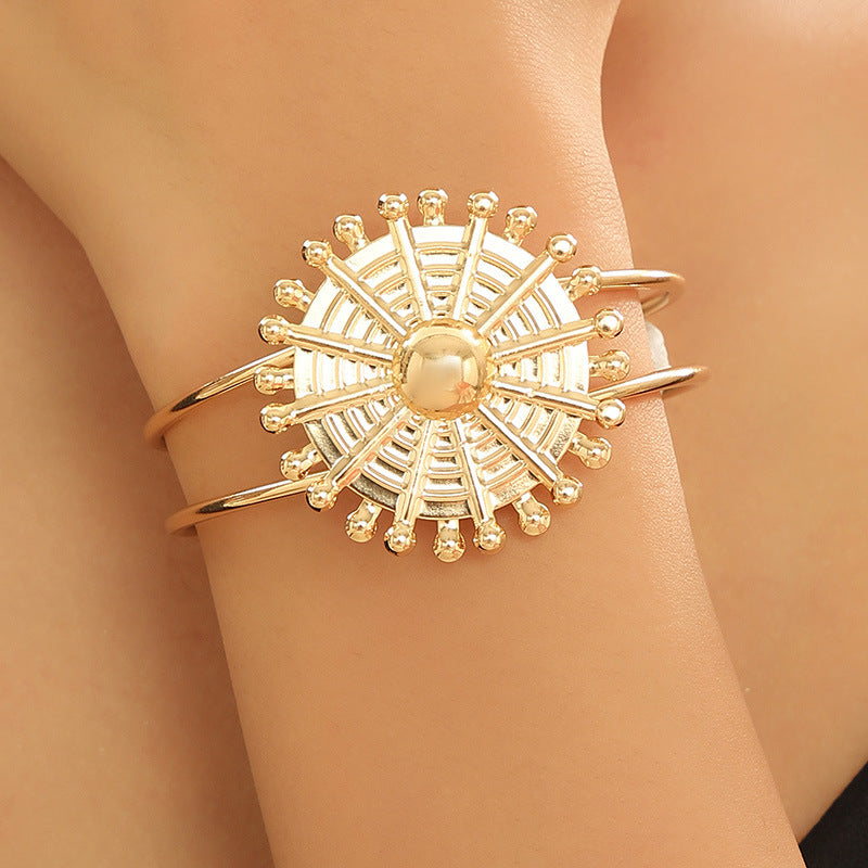 Damen Armreif mit kunstvollem Blumen-Design Shop Nory