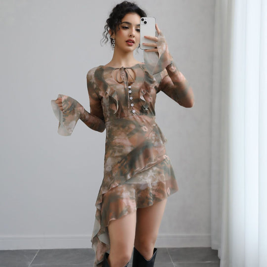 Damen Asymmetrisches Chiffon-Minikleid mit Volants, transparenten Ärmeln und Zierknopfleiste Shop Nory
