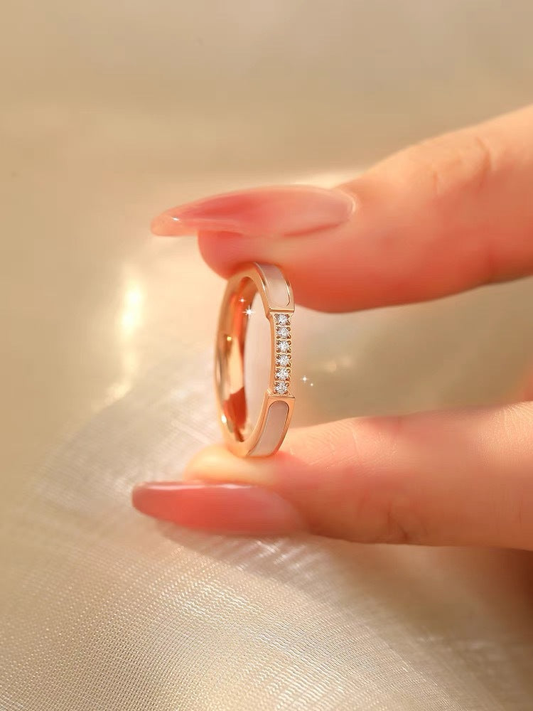 Damen Elegante Bandring mit Diamantakzenten Shop Nory