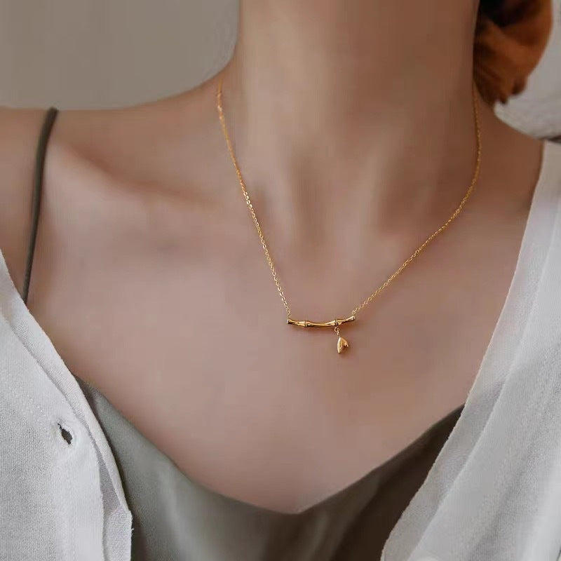 Damen Halskette mit filigranem Zweigdesign und elegantem Anhänger Shop Nory