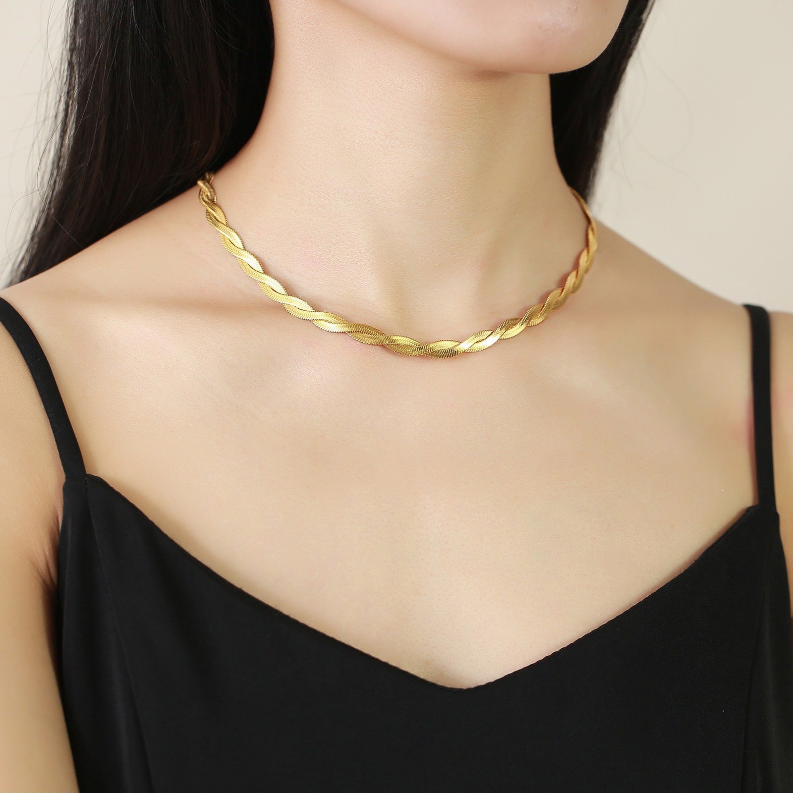 Damen Armband mit elegantem Wellenmuster und filigraner Gliederung Shop Nory