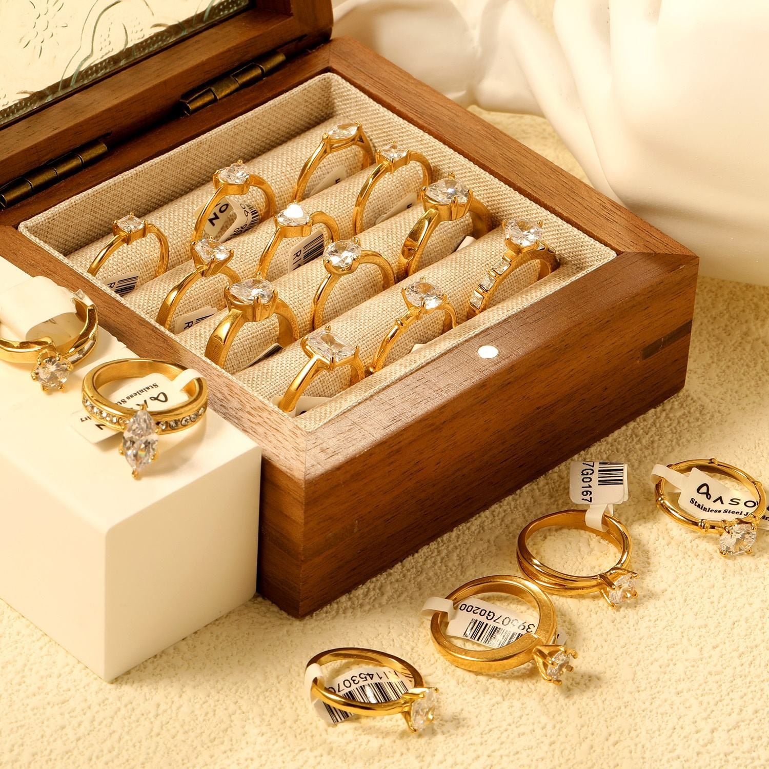 Damen Ring mit funkelndem Kristall und hochwertiger goldplattierter Oberfläche Shop Nory