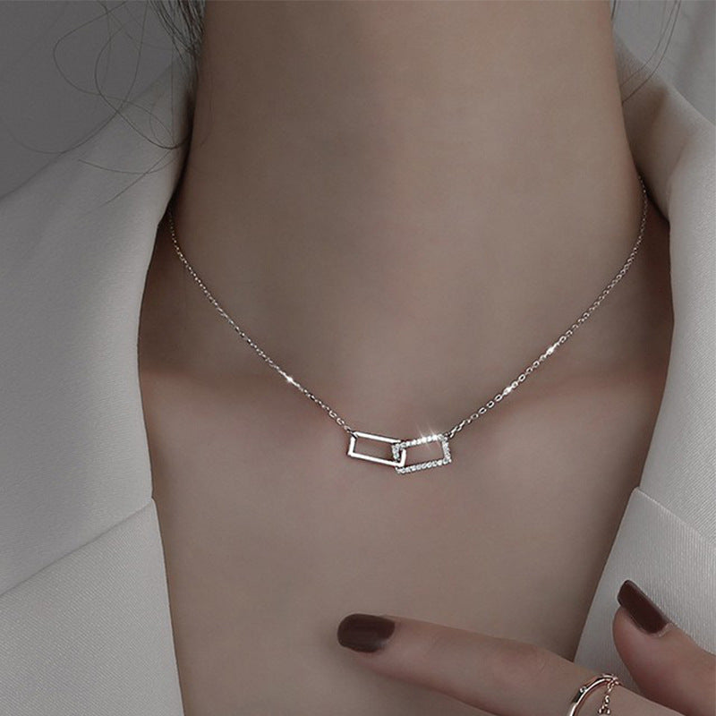 Damen Halskette mit modernen, ineinander verschlungenen Rechtecken und funkelnden Zirkonia Shop Nory
