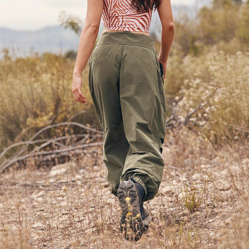 Damen Outdoor-Cargohose mit V-förmigem Bund, Knopfverschluss und elastischem Knöchelabschluss Shop Nory