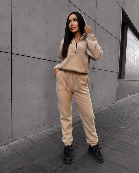 Damen sportliches Fleece-Set mit halbhohem Reißverschluss Kapuzenhoodie und lässiger Jogginghose Shop Nory