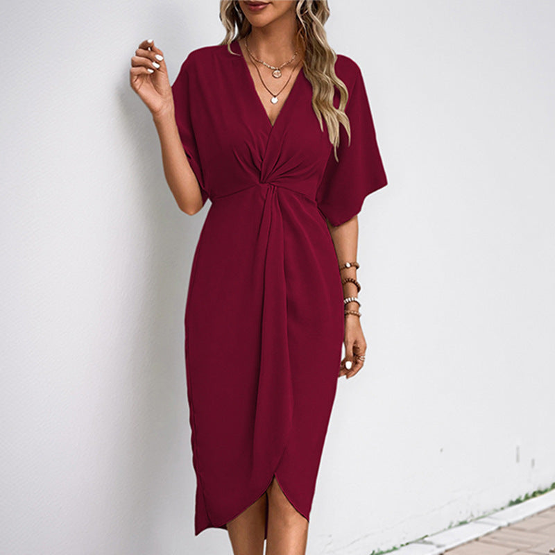 Einfarbiges unregelmäßiges Kleid mit Schulterärmeln