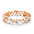Damen Verlobungsring mit tropfenförmigem Hauptstein und eleganter Zirkonia-Besetzung Shop Nory