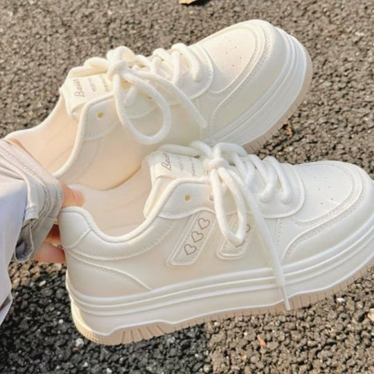 Damen Plateau-Sneaker mit modischem Herz-Design und dämpfender Sohle