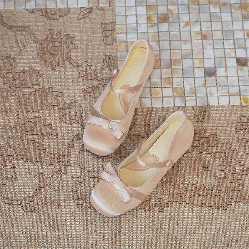 Damen Satin Mary‑Jane Ballerinas mit Knöchelriemen, Schleifenapplikation und Komfortfußbett Shop Nory