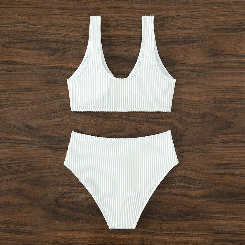 Damen Hochgeschnittener Bikini mit elegantem Rippendesign und moderner Schnalle