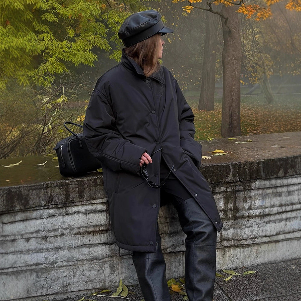 Damen Übergangs-Wintermantel mit minimalistischer Steppung, hochschließendem Kragen und Druckknopfverschluss Shop Nory