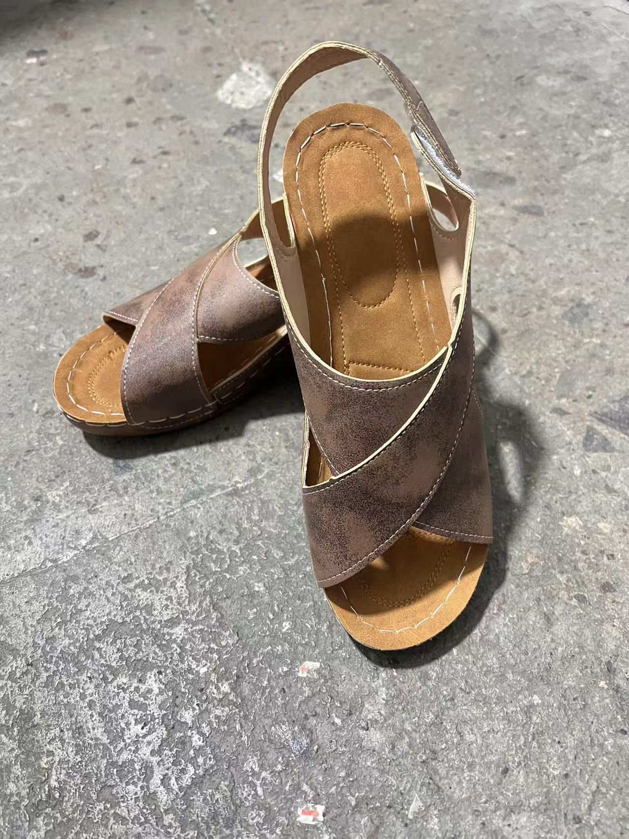 Damen modische Sandalen mit verstellbarem Riemen und anatomischem Fußbett Shopnory